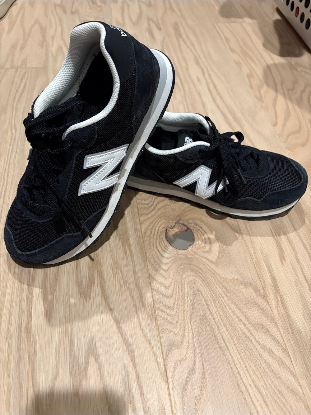 New Balance 515 Women’s 8 Black & White Classic Runner